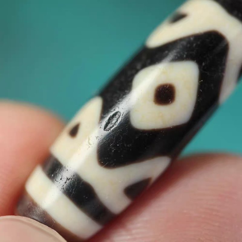 Wealth Deity Amulet 3 Eye Dzi Bead