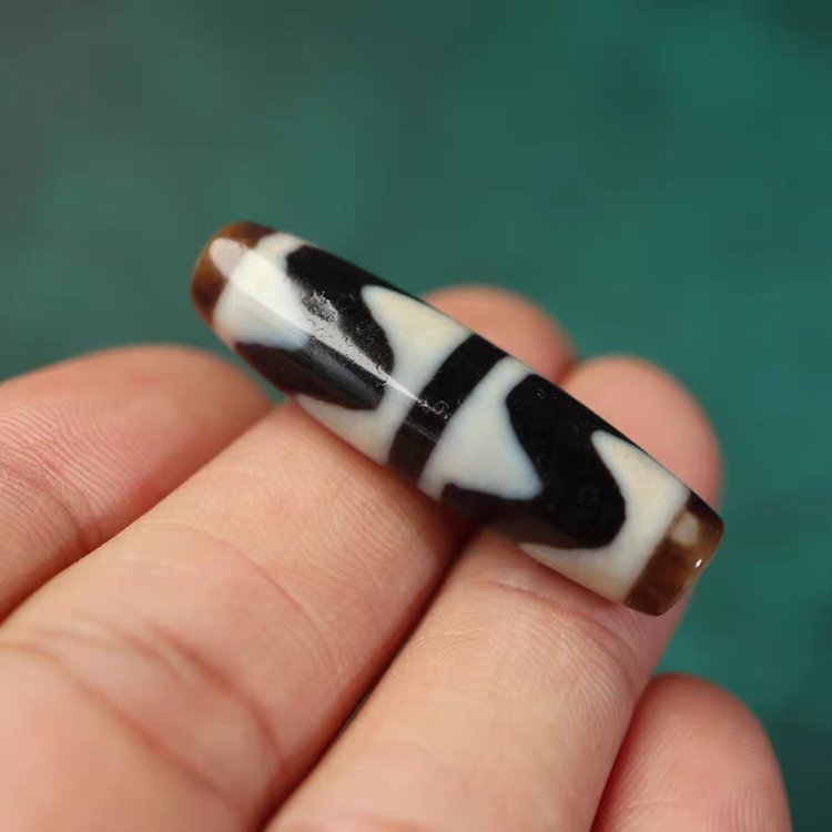Vitality Rising Tiger Tooth Dzi Bead