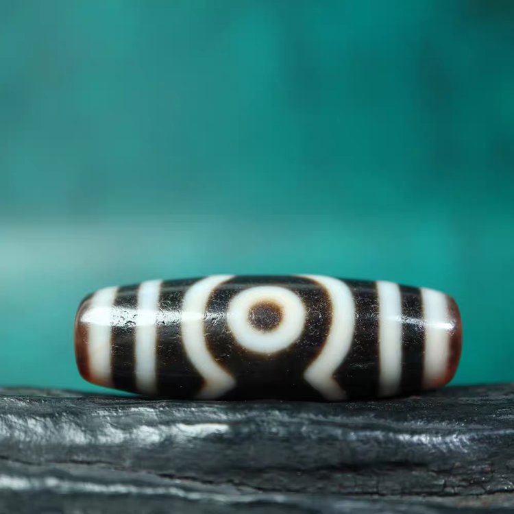 Prosperity Fulfilled 3 Eye Dzi Bead
