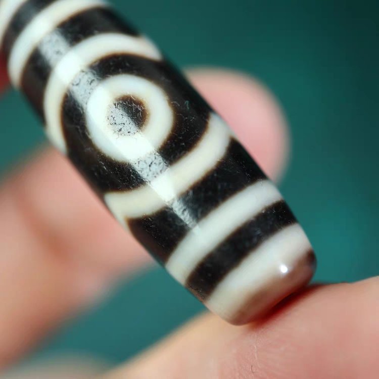 Prosperity Fulfilled 3 Eye Dzi Bead