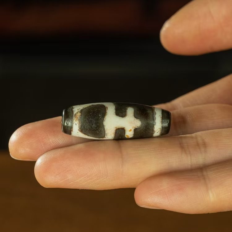 Continuous Fortune Treasure Vase Dzi Bead